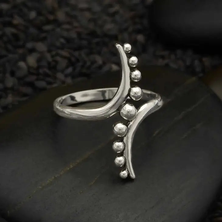 Curves and Dots Ring