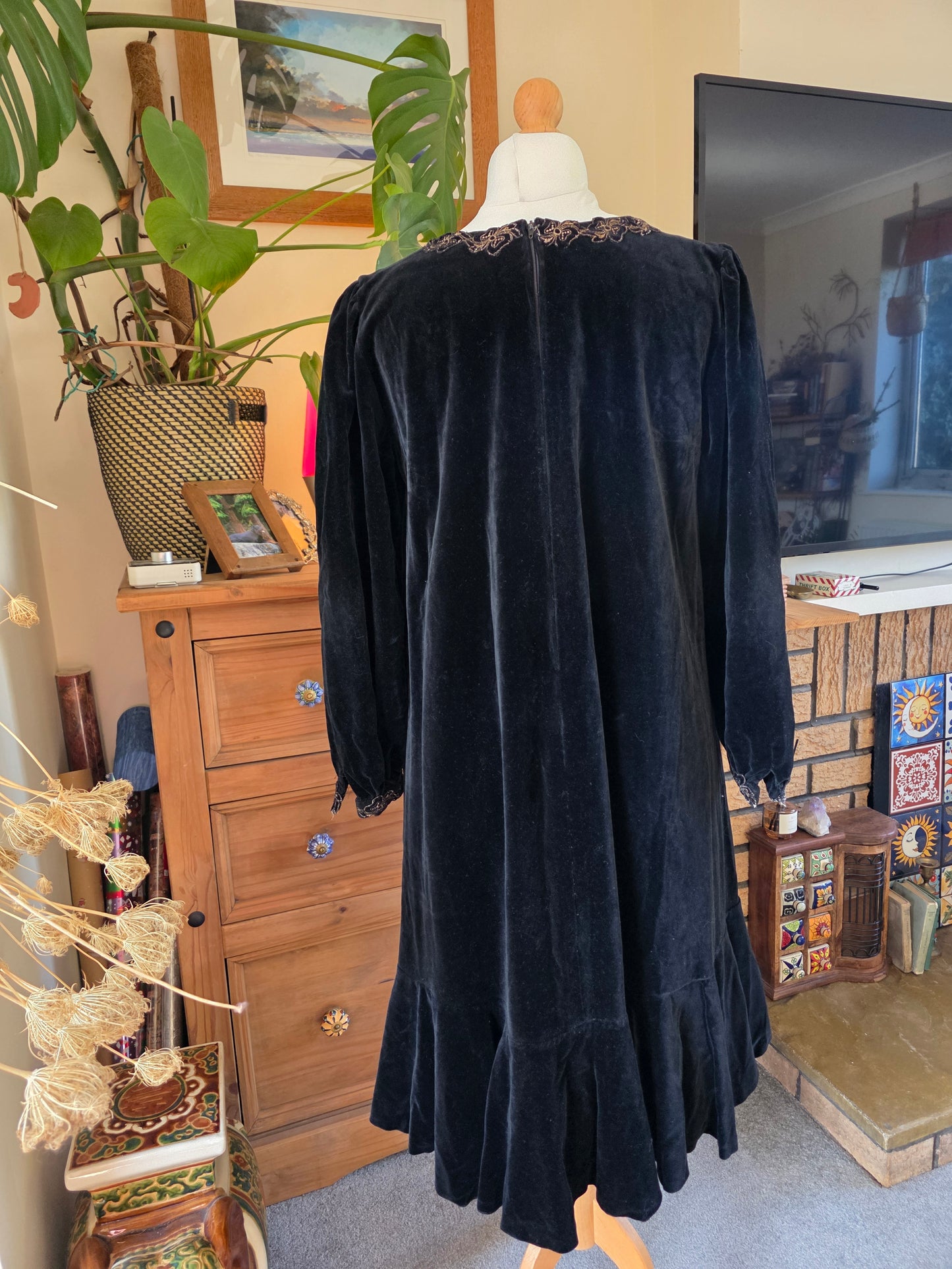 Preloved Vintage 70s Velvet Dress UK16-18