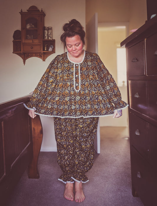 Bobbin Loungers Antique