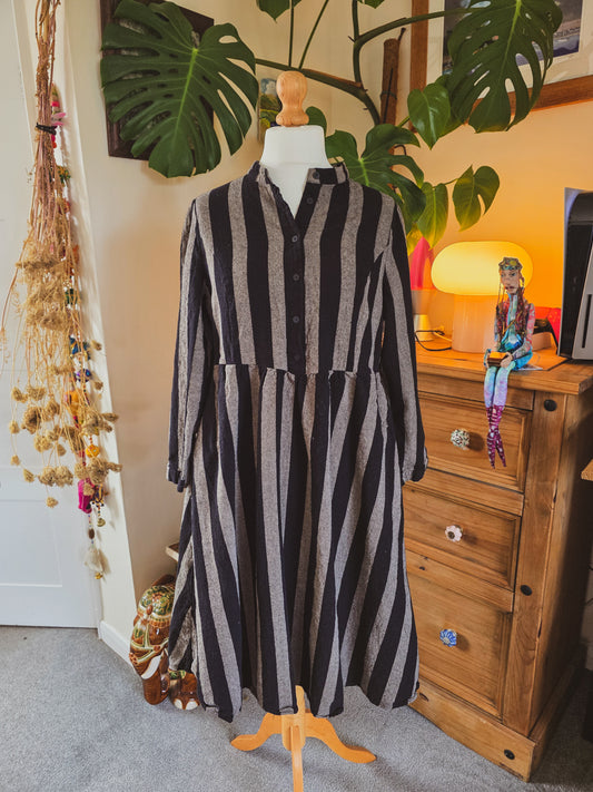 Preloved Lively Ghosts Dress UK 16-20