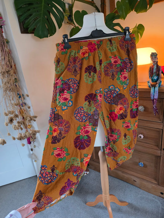 Preloved Cropped Trousers UK14