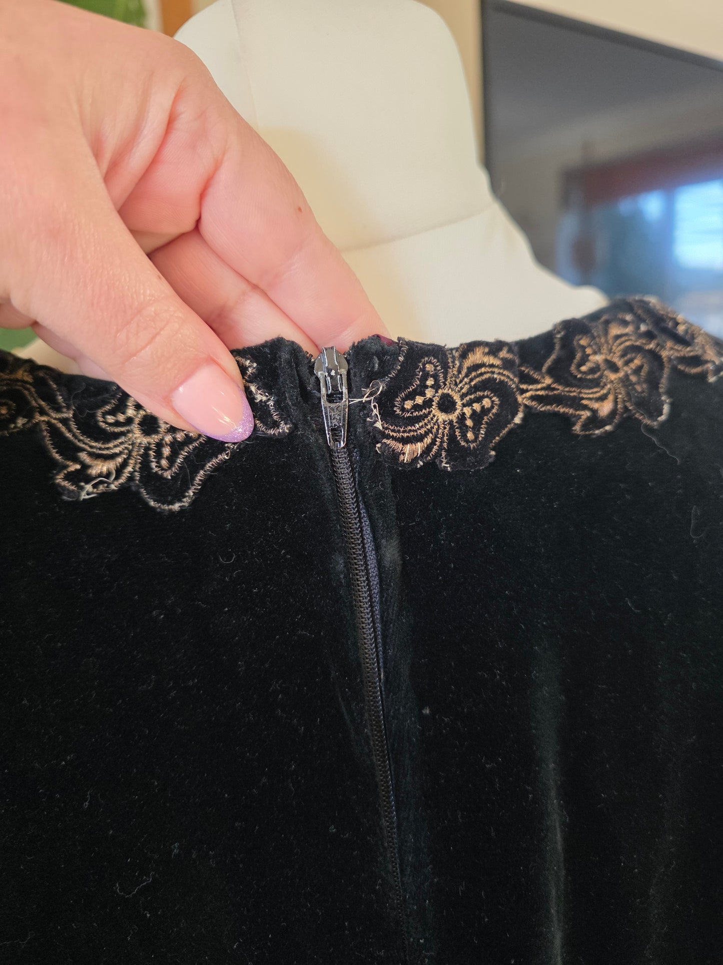 Preloved Vintage 70s Velvet Dress UK16-18