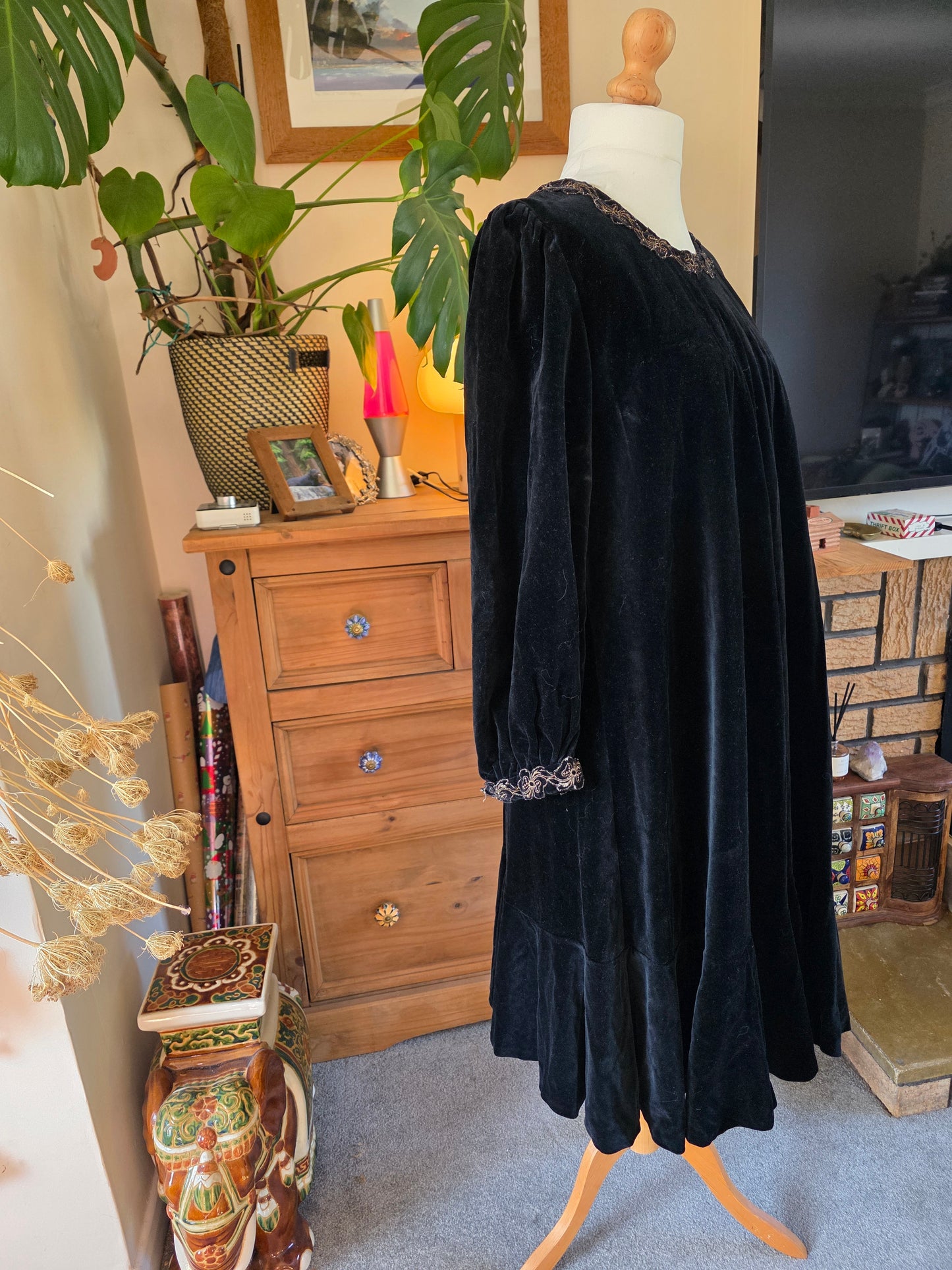 Preloved Vintage 70s Velvet Dress UK16-18