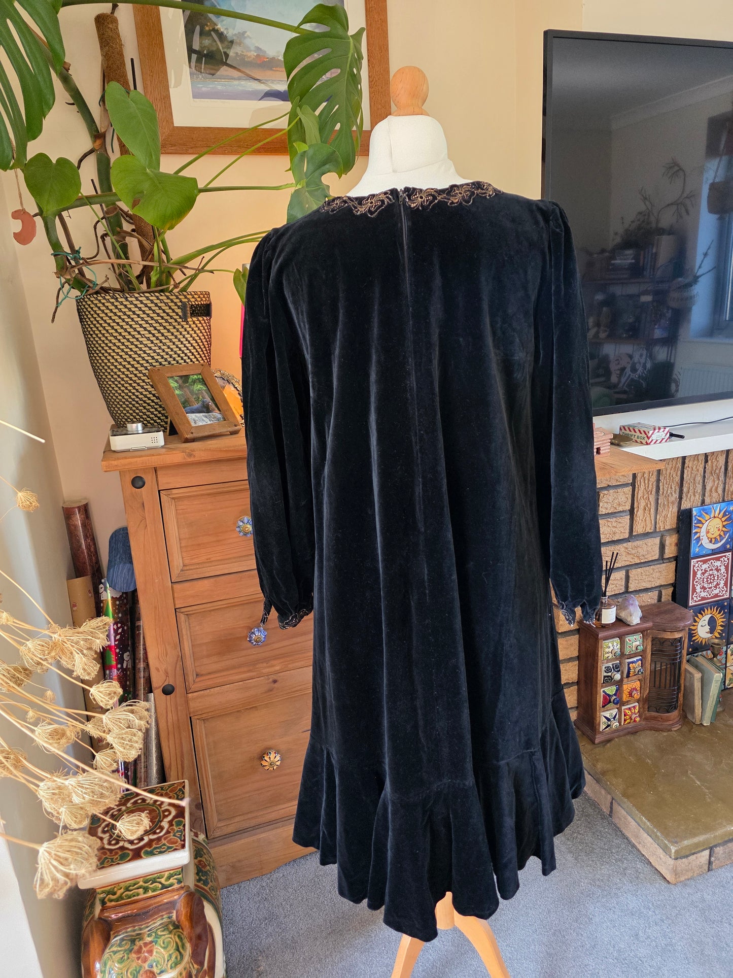 Preloved Vintage 70s Velvet Dress UK16-18